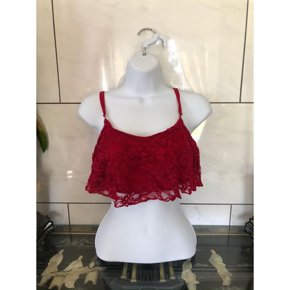 Red lace crop tank!